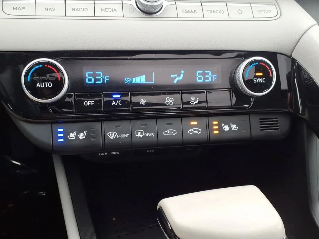 Used 2022 White Hyundai Limited image 40