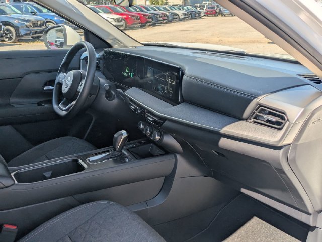 Used 2025 White Nissan SV image 30