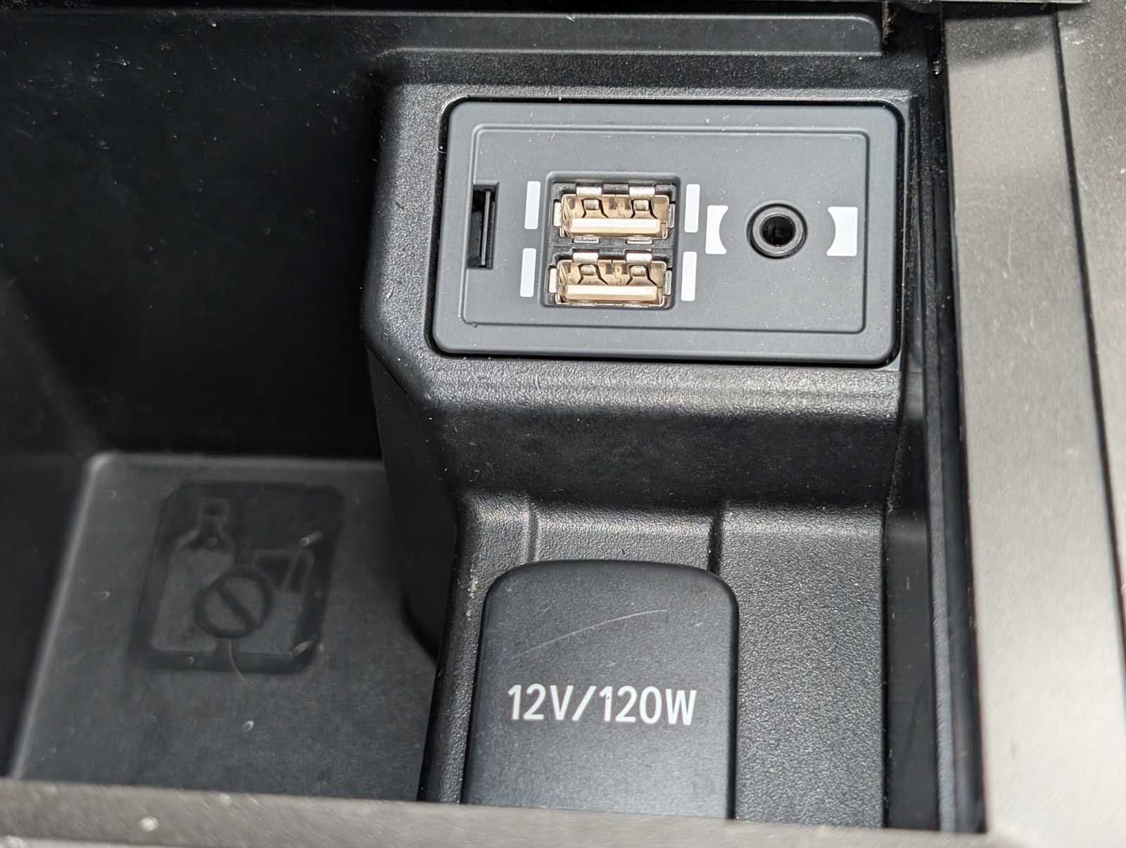 Used 2018 Starfire Pearl Lexus  image 33