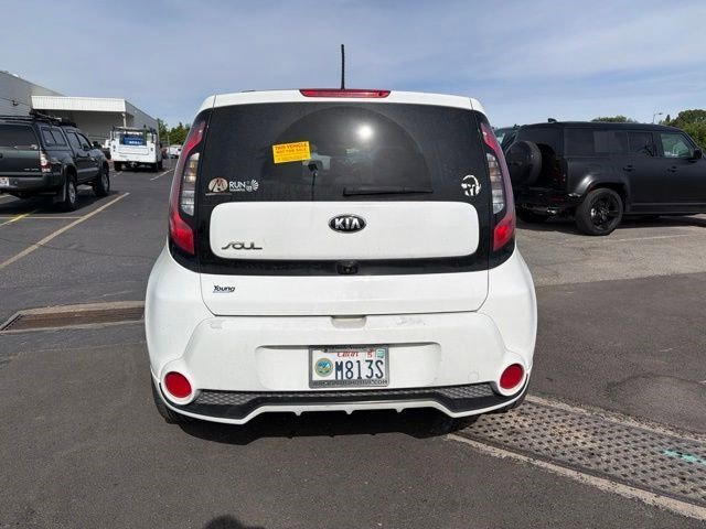 Used 2016 Clear White Kia + image 5