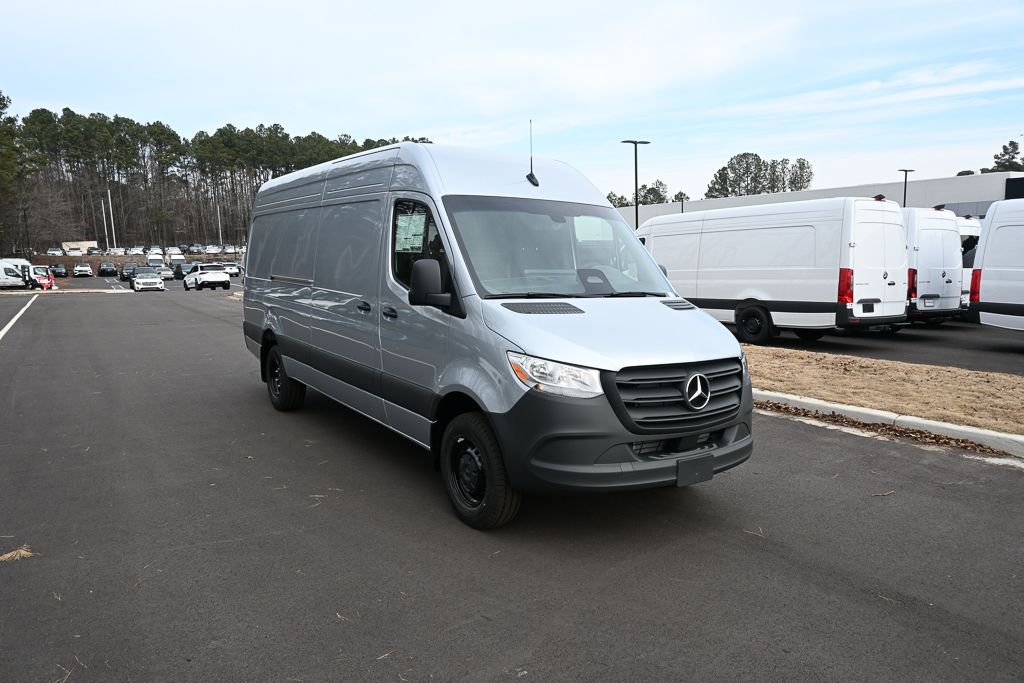 Used 2026 High-tech silver metallic Mercedes-Benz Cargo 170 WB image 23
