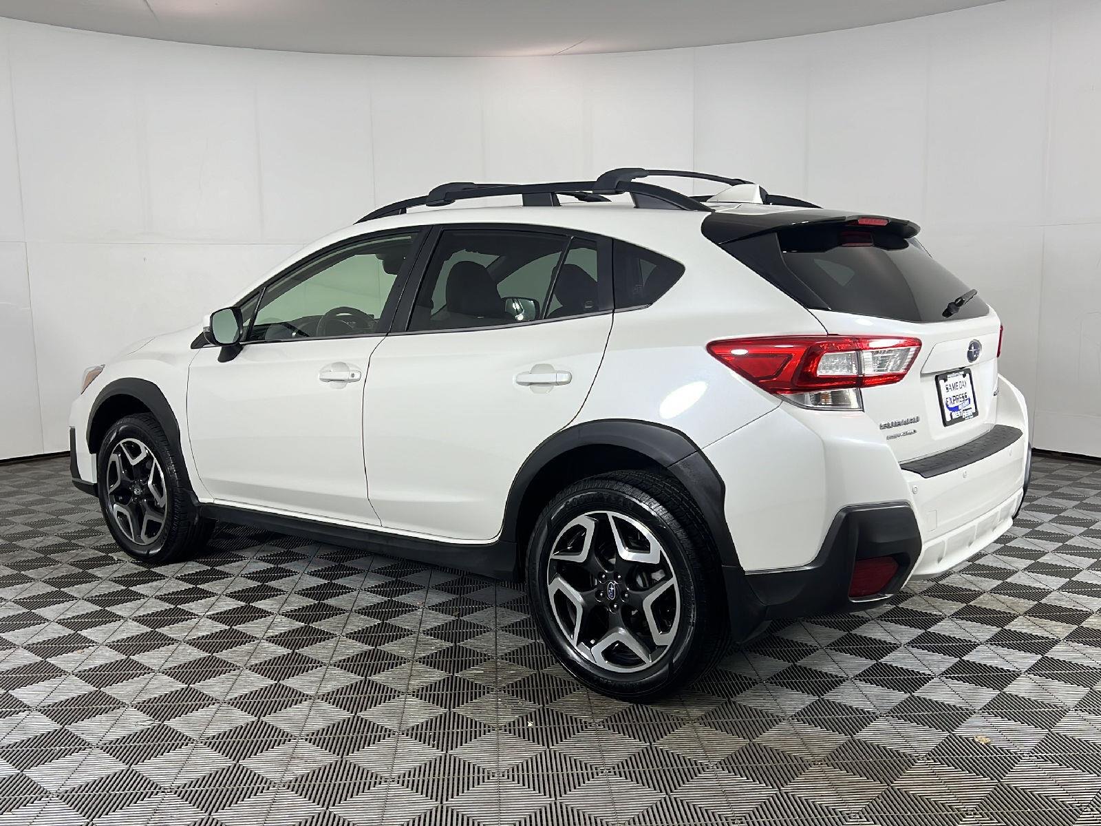 Used 2019 Crystal White Pearl Subaru Limited image 9