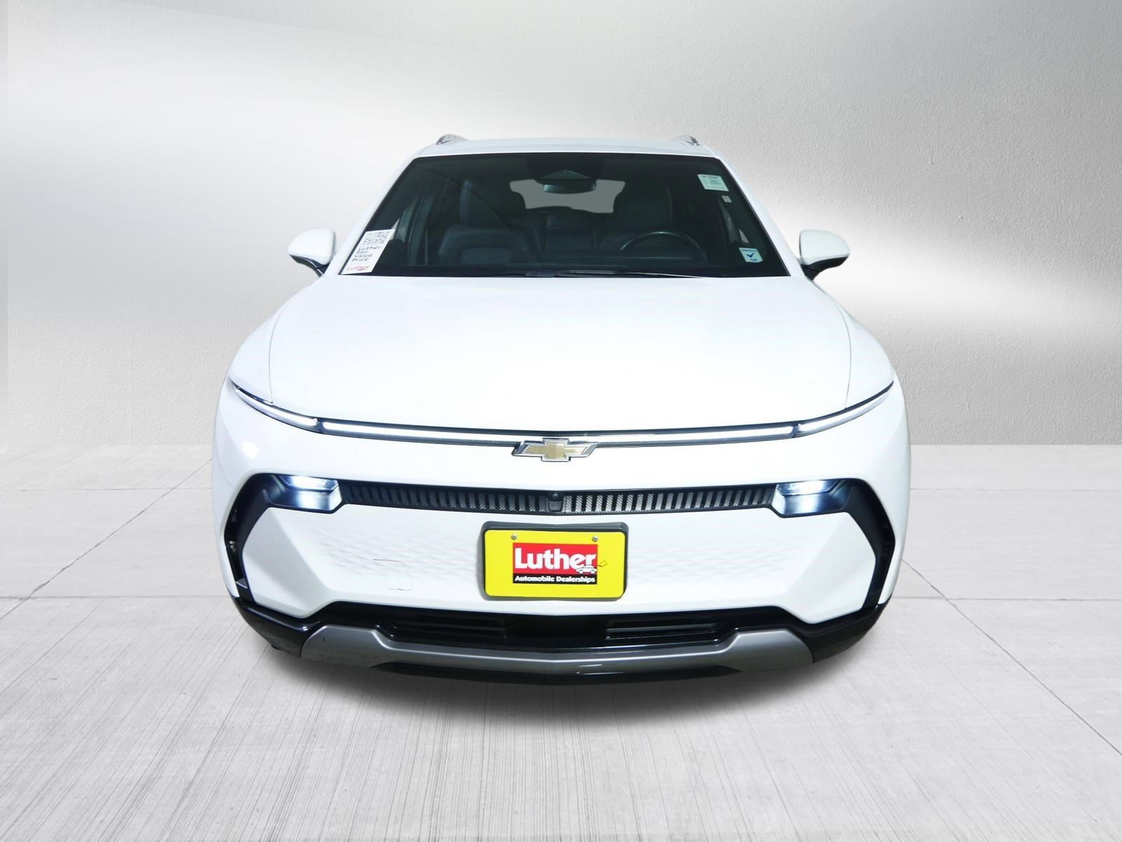 Used 2024 Summit White Chevrolet 2LT image 2