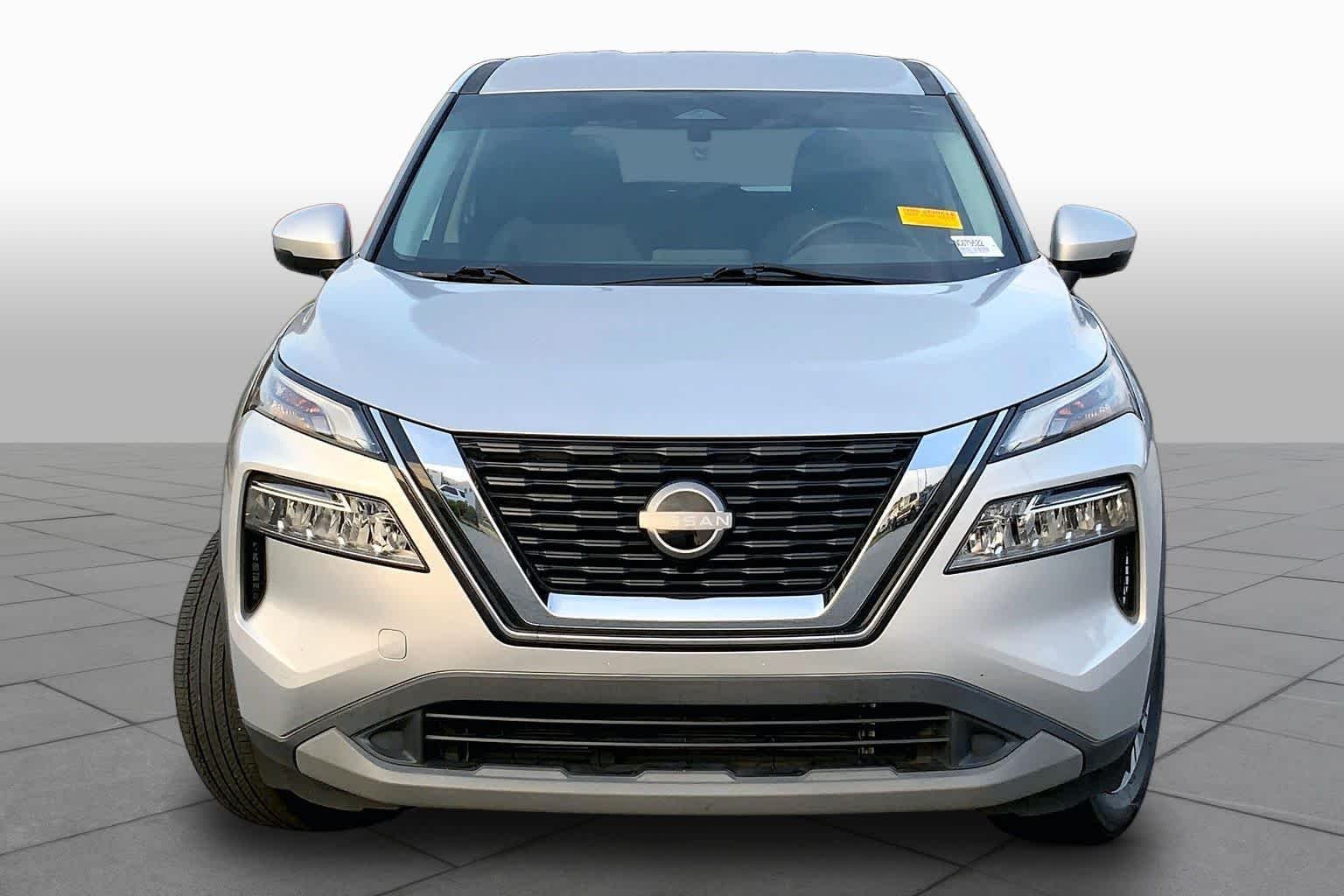 Used 2022 Brilliant Silver Metallic Nissan SV image 4