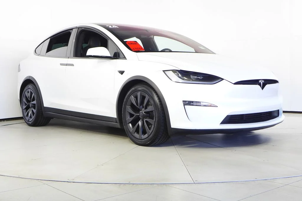 Used 2024  Tesla Base image 4