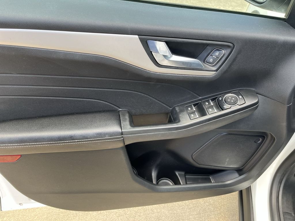 Used 2022 White Ford SEL image 13