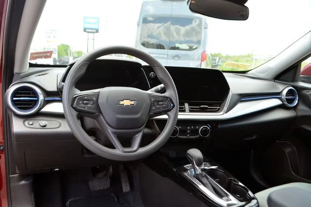 2025 Chevrolet Trax LT - Photo 17