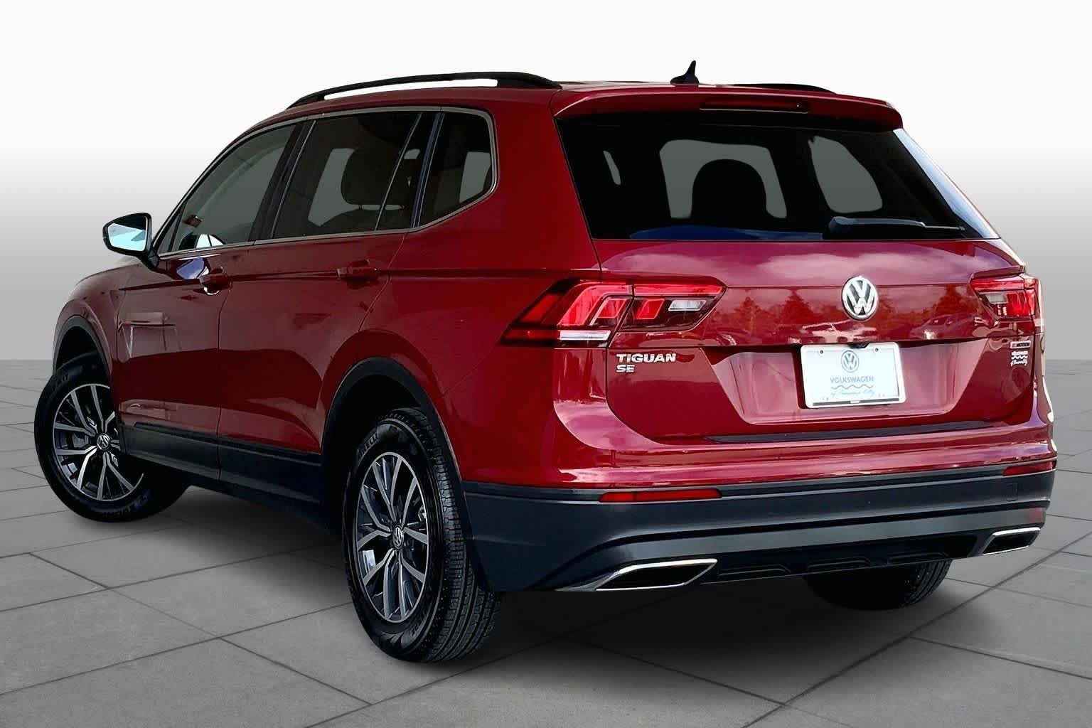 Used 2019 Cardinal Red Metallic Volkswagen SE image 12