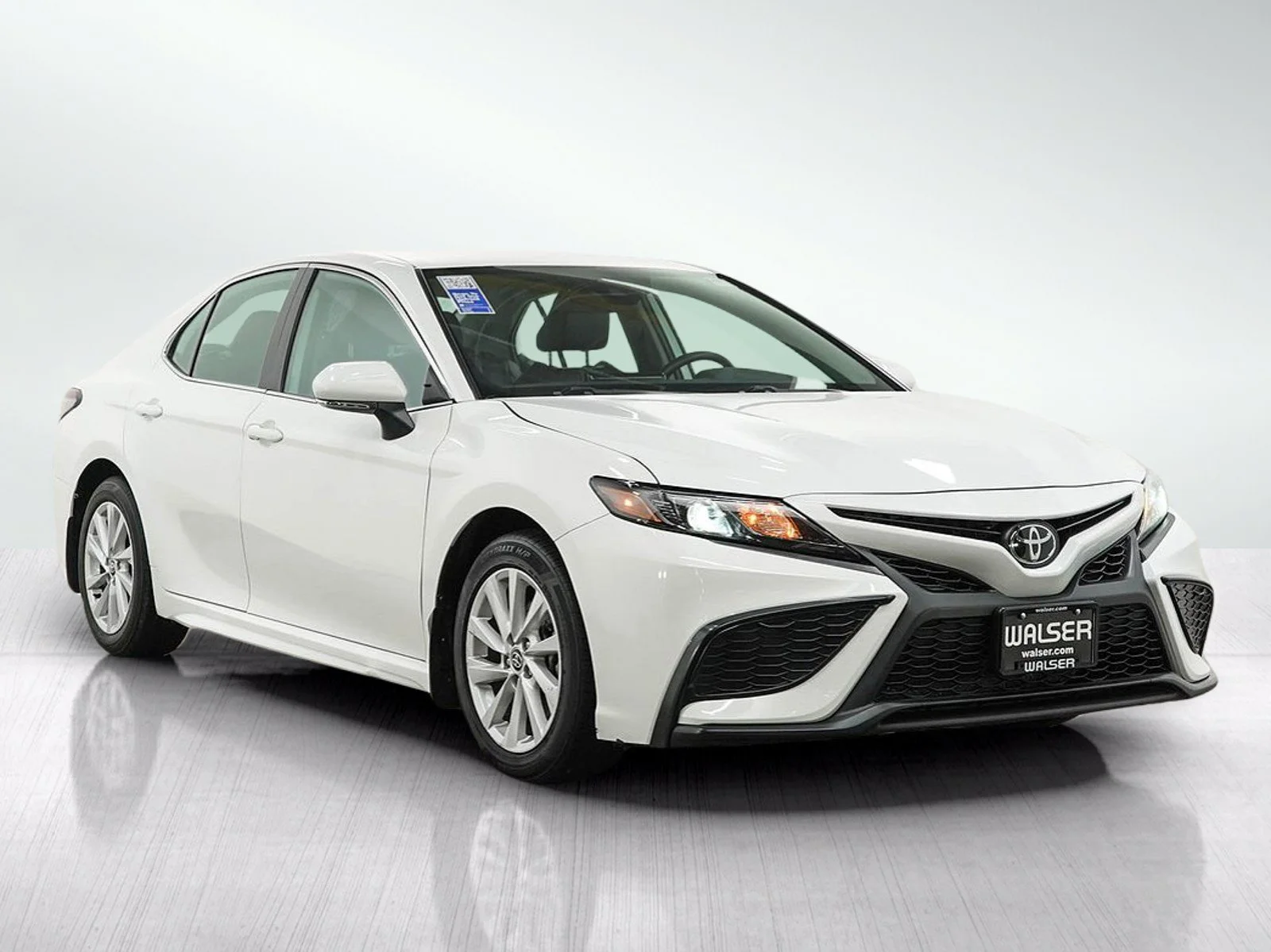 Used 2024  Toyota  image 7