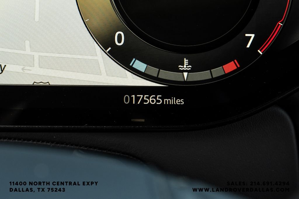Used 2025 Santorini Black Metallic Land Rover SE image 22