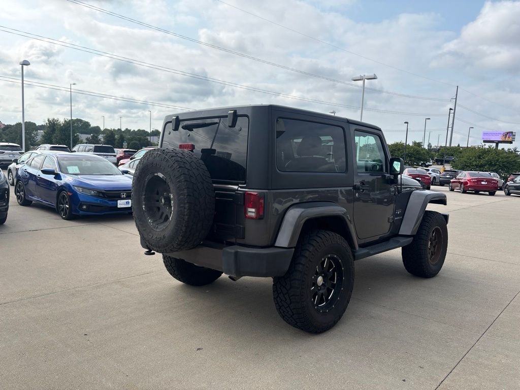 Used 2017 Granite Crystal Metallic Clearcoat Jeep Sahara image 5