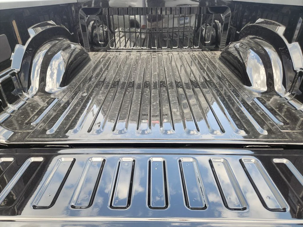 New 2026 Diamond Black Crystal Pearl-Coat Exterior Paint RAM Laramie image 23
