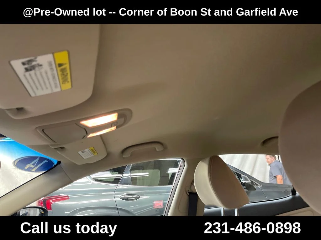 Used 2014 Red Kia LX image 11