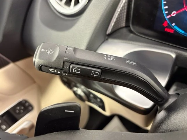 Used 2022  Mercedes-Benz GLB 250 image 35