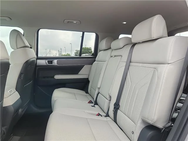 New 2026 Shimmering Silver Hyundai SEL image 8