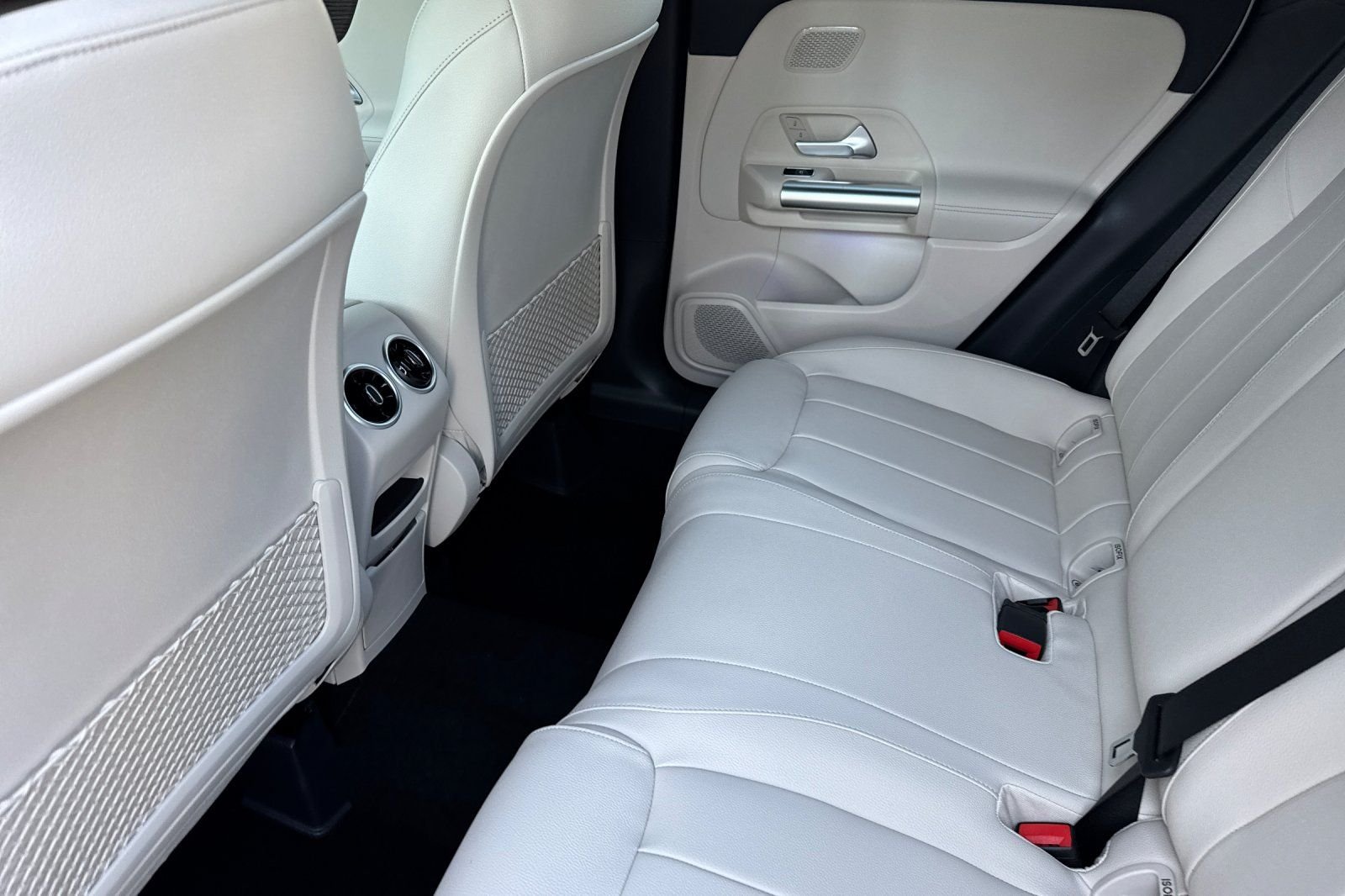 New 2026 Polar White Mercedes-Benz GLA 250 image 10