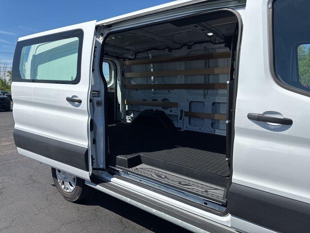 Used 2025 Oxford White Ford Base image 3