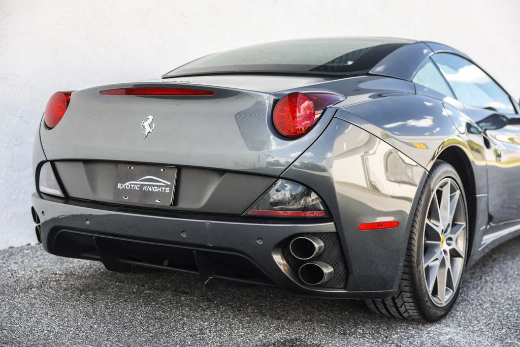 Used 2010 Silver Ferrari Base image 9