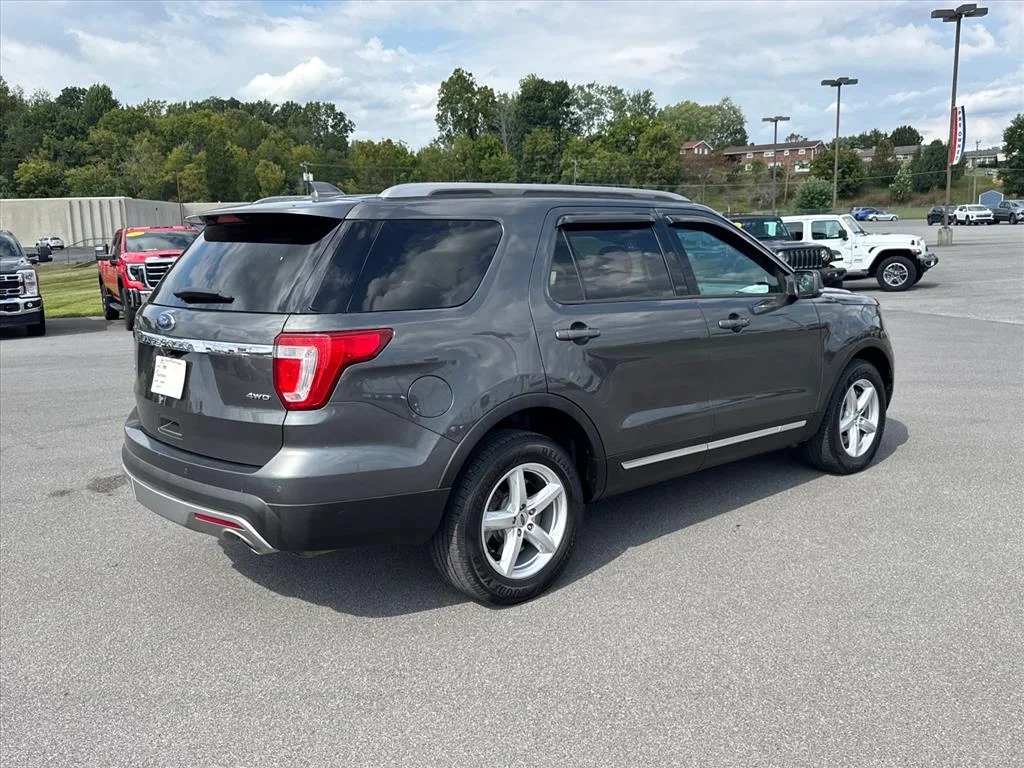Used 2017 Magnetic J7 Ford XLT image 5