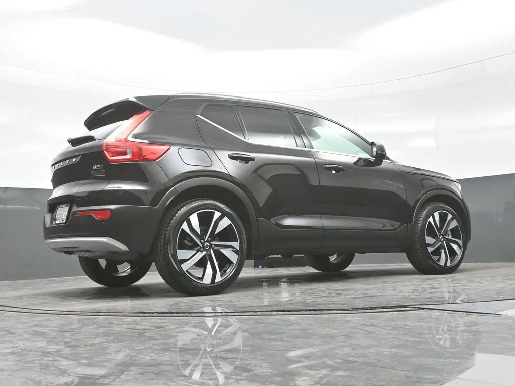 Certified Used 2025 Onyx Black Volvo Plus image 29