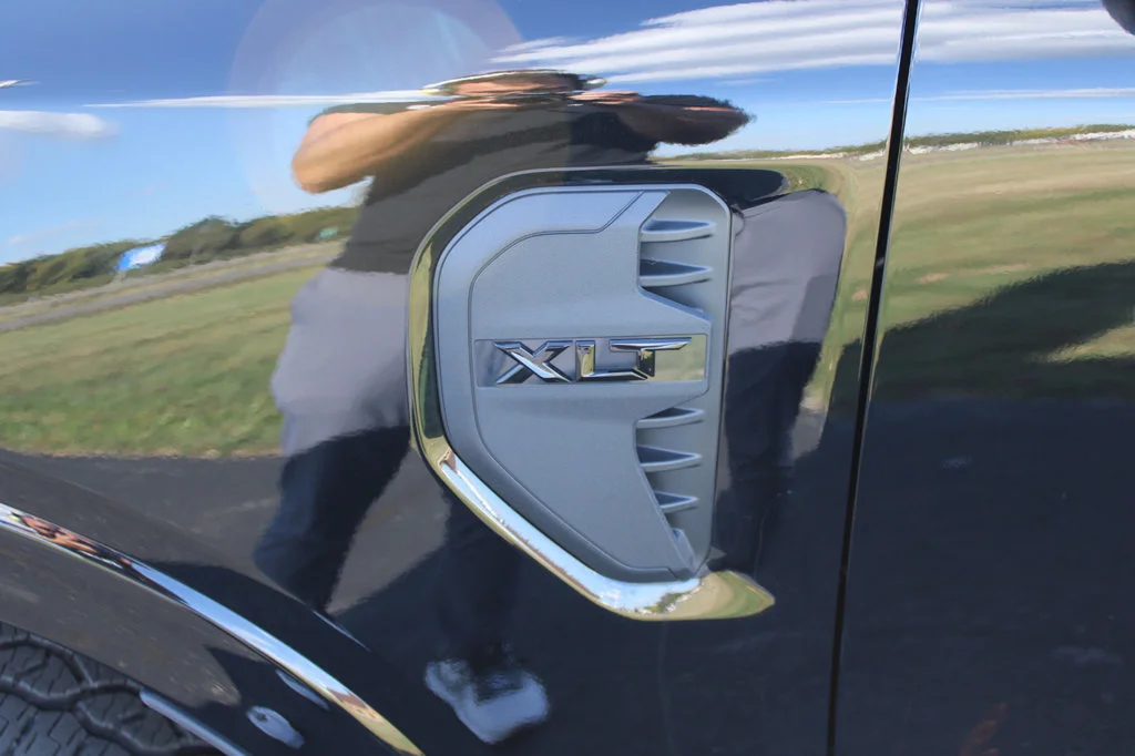 Used 2026 Shadow Black Ford XLT image 7