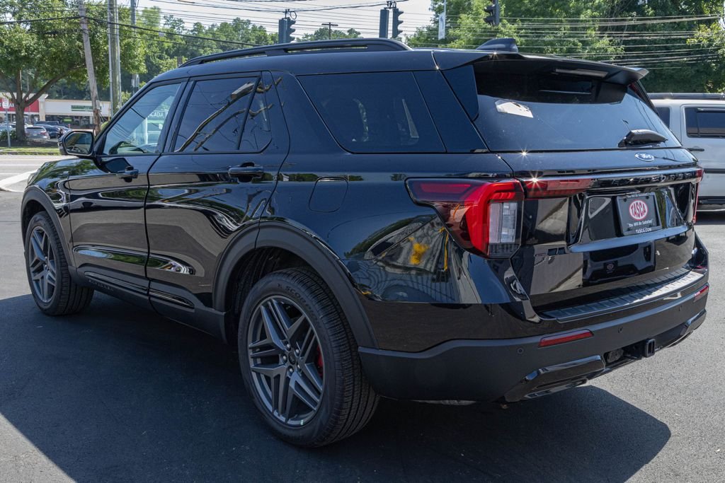 New 2026 Agate Black Metallic Ford ST-Line image 4