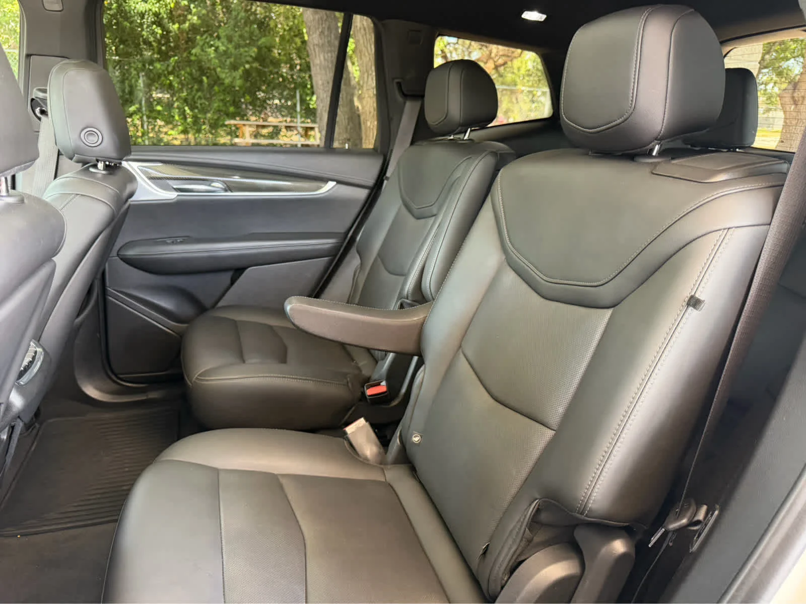 Used 2021 Crystal White Tricoat Cadillac Sport image 5