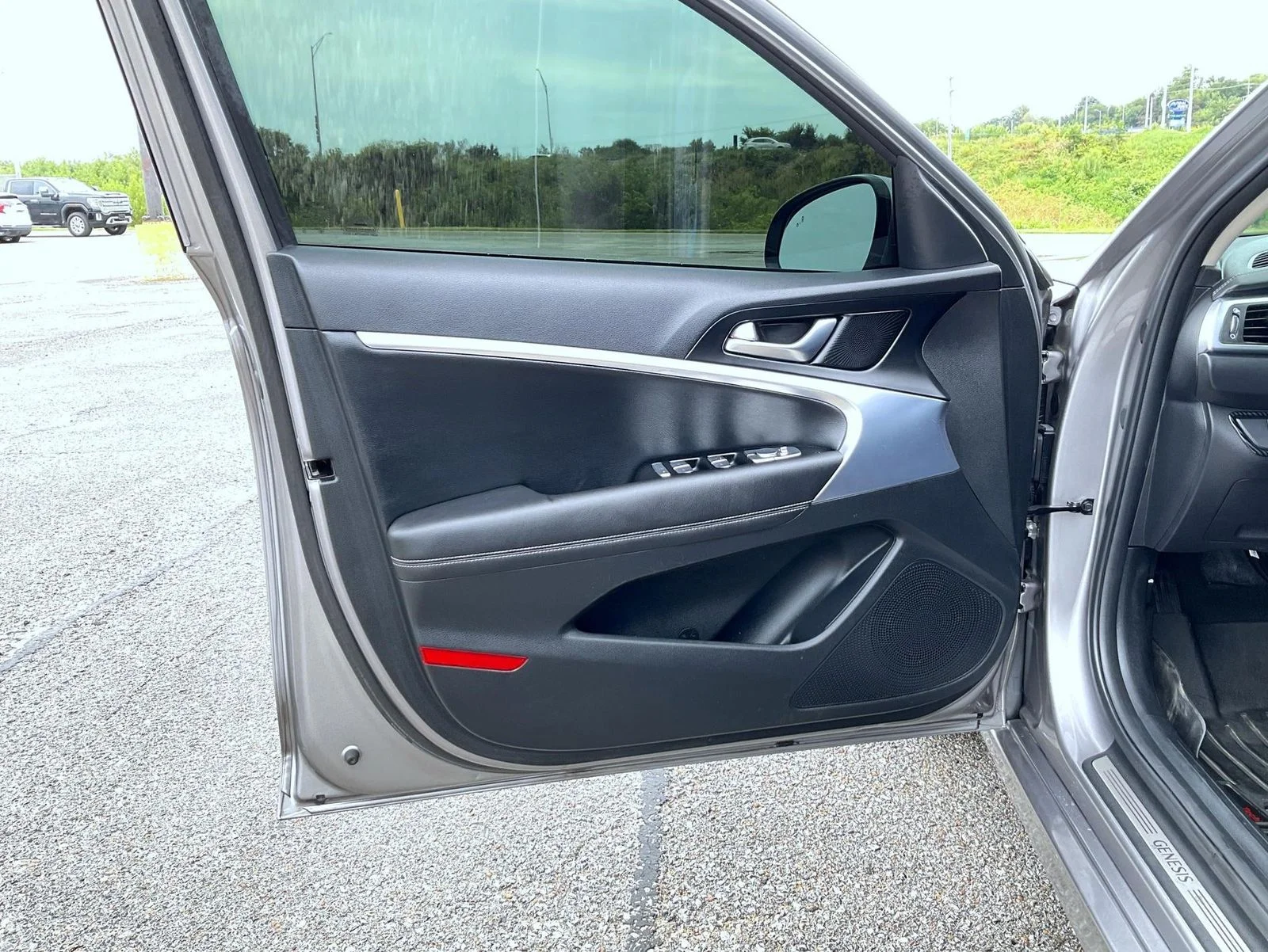 Used 2022 Silver Genesis 2.0T image 9
