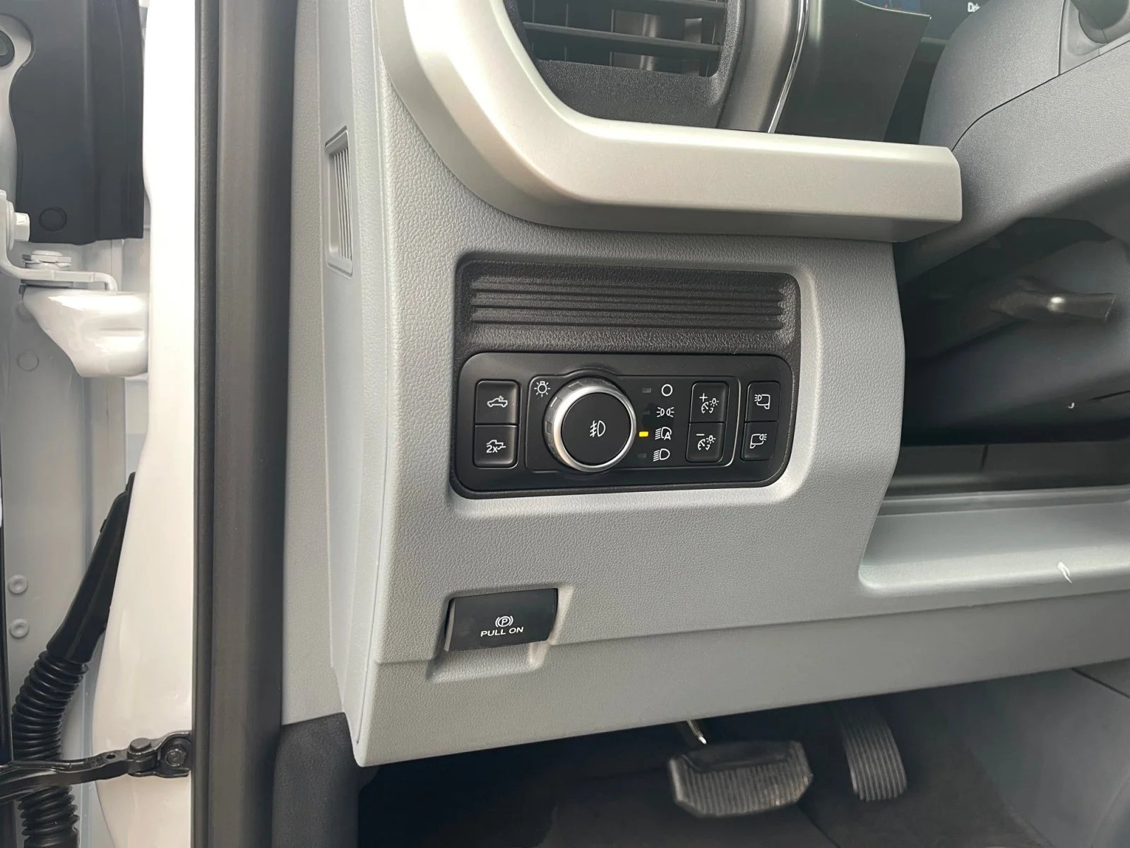 New 2026 Oxford White Ford XLT image 15