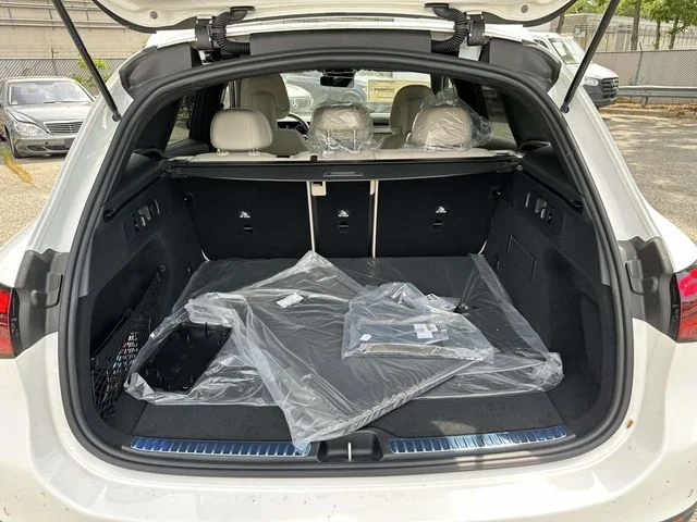New 2026 White Mercedes-Benz GLC 300 image 14