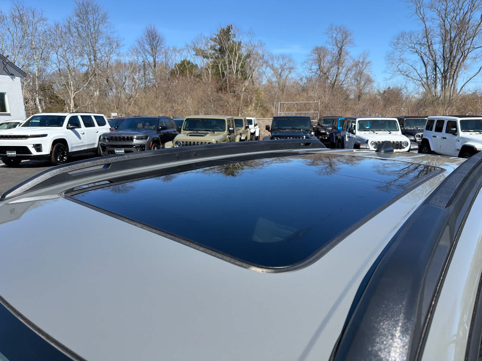 New 2026 Sting-Gray Clear-Coat Exterior Paint Jeep Limited image 27