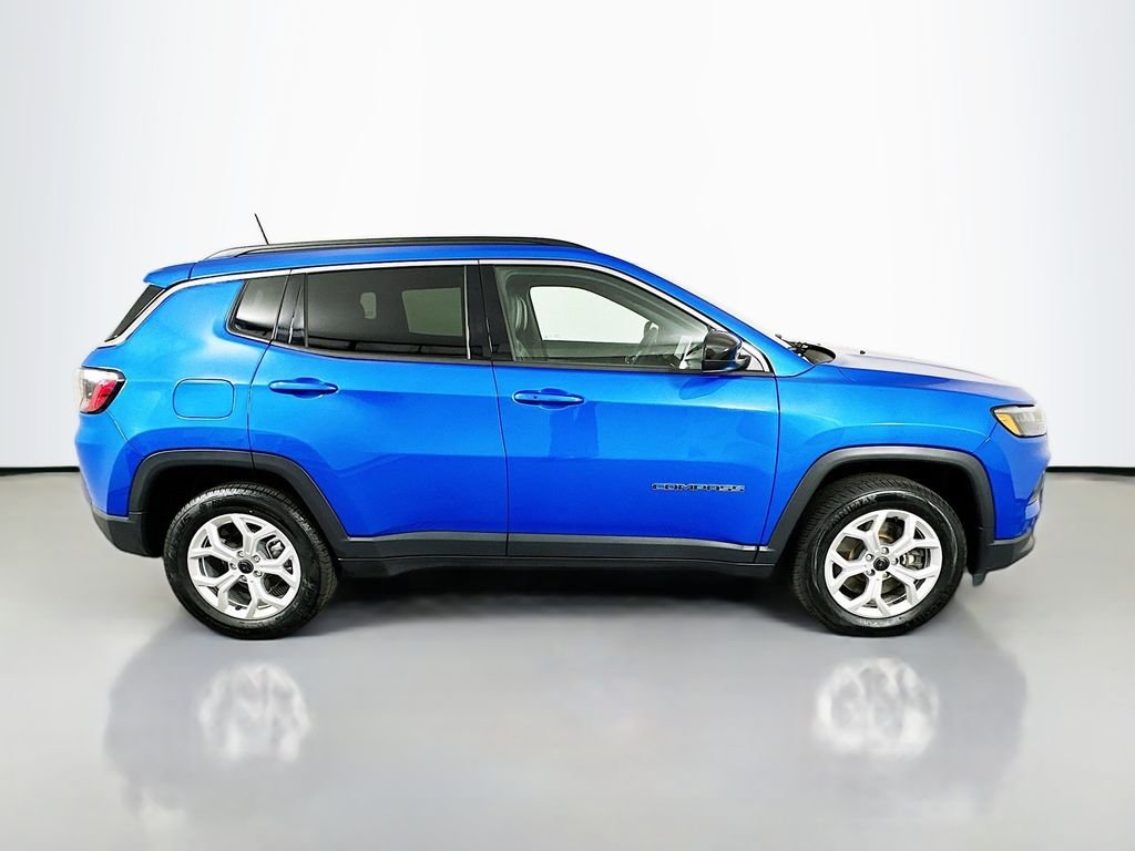 Used 2025 Blue Jeep Latitude image 4