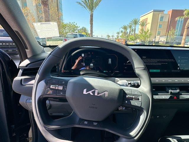 Certified Used 2026 Ebony Black Kia Wind image 11
