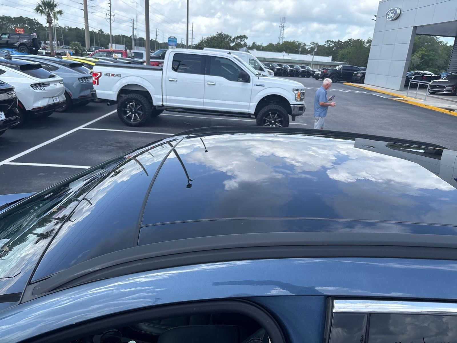Used 2020 Blue Metallic Ford Titanium image 8