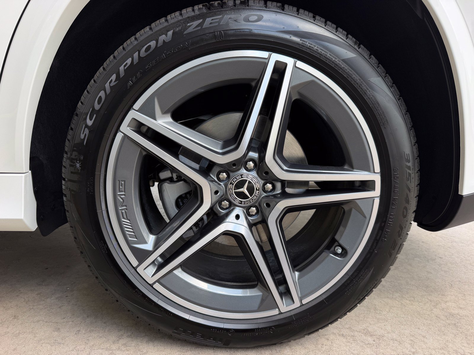 New 2027 Polar White Mercedes-Benz GLS 450 image 22