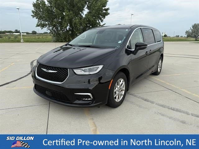 2023 Chrysler Pacifica Touring L's photo