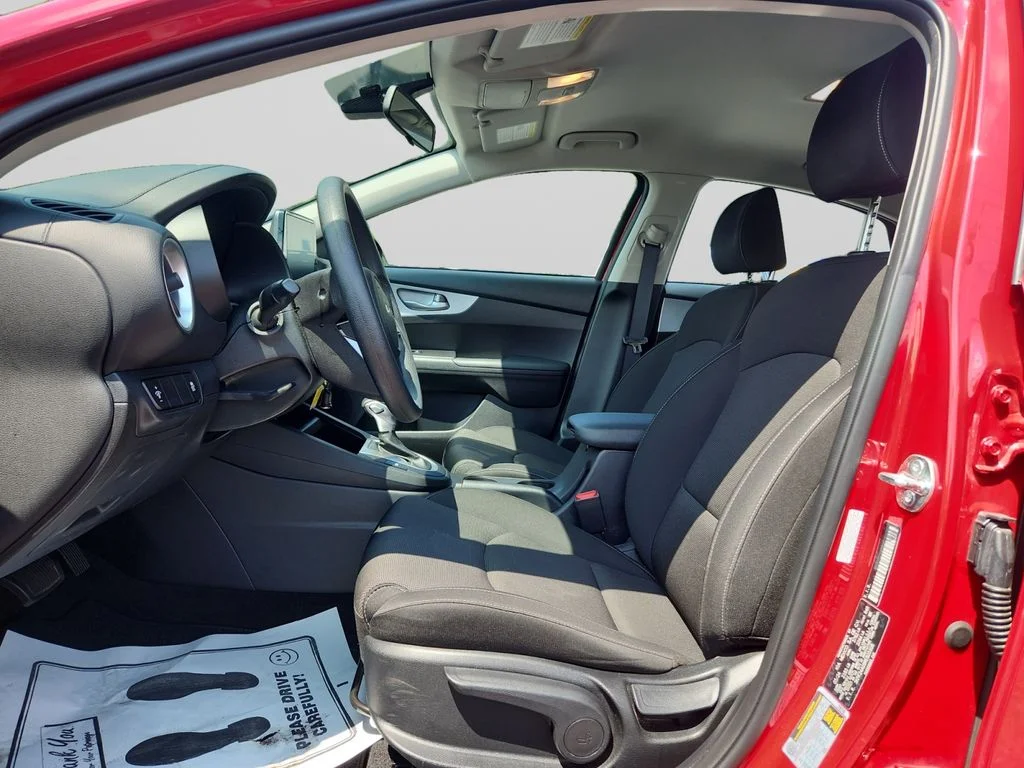 Used 2024 Red Kia LXS image 10