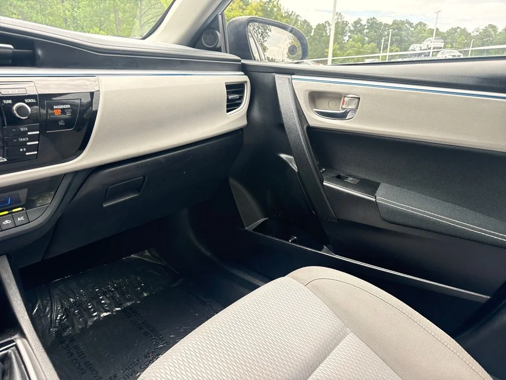 Used 2016 Classic Silver Metallic Toyota LE image 17