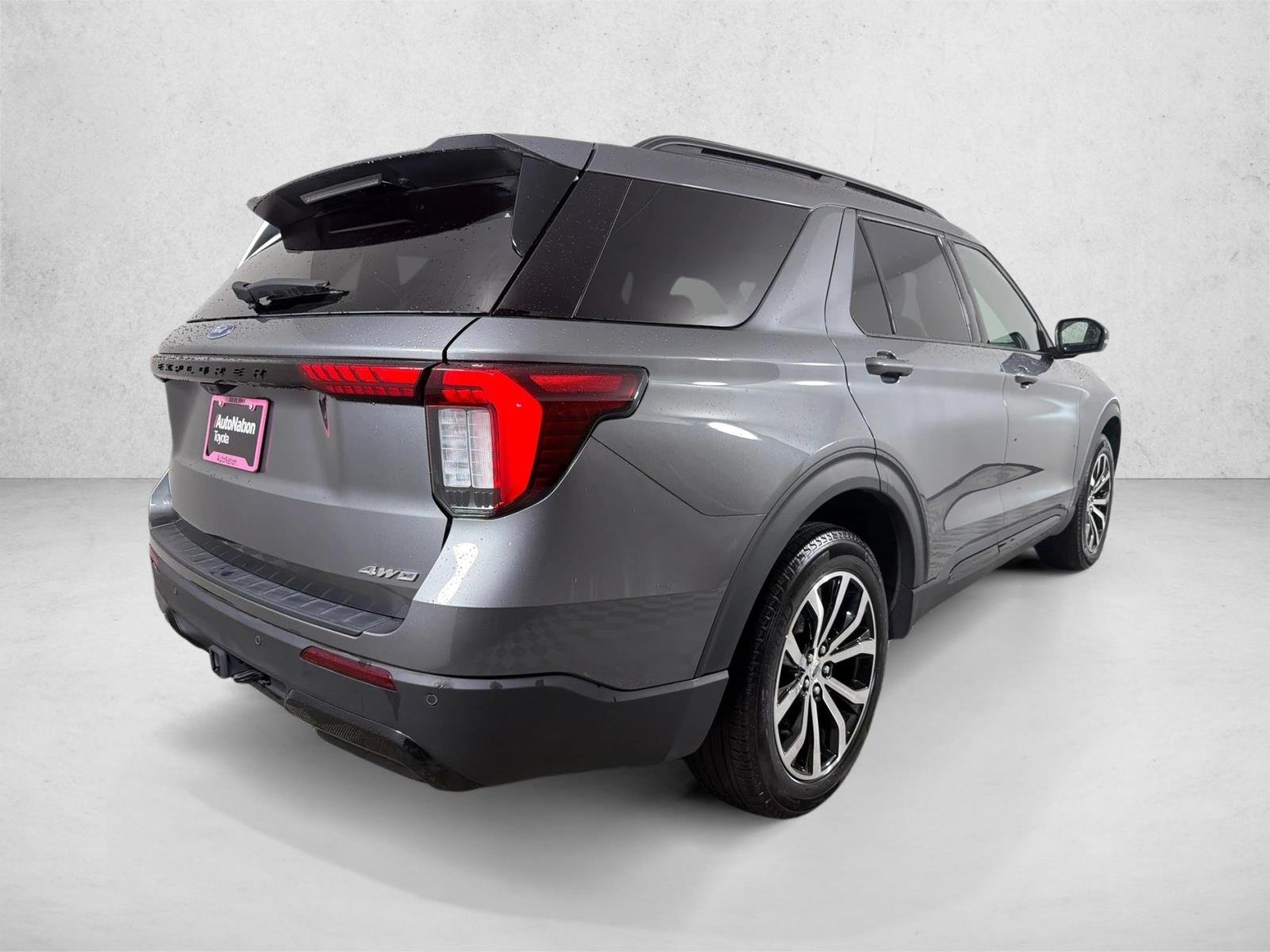 Used 2025 Carbonized Gray Metallic Ford ST-Line image 3