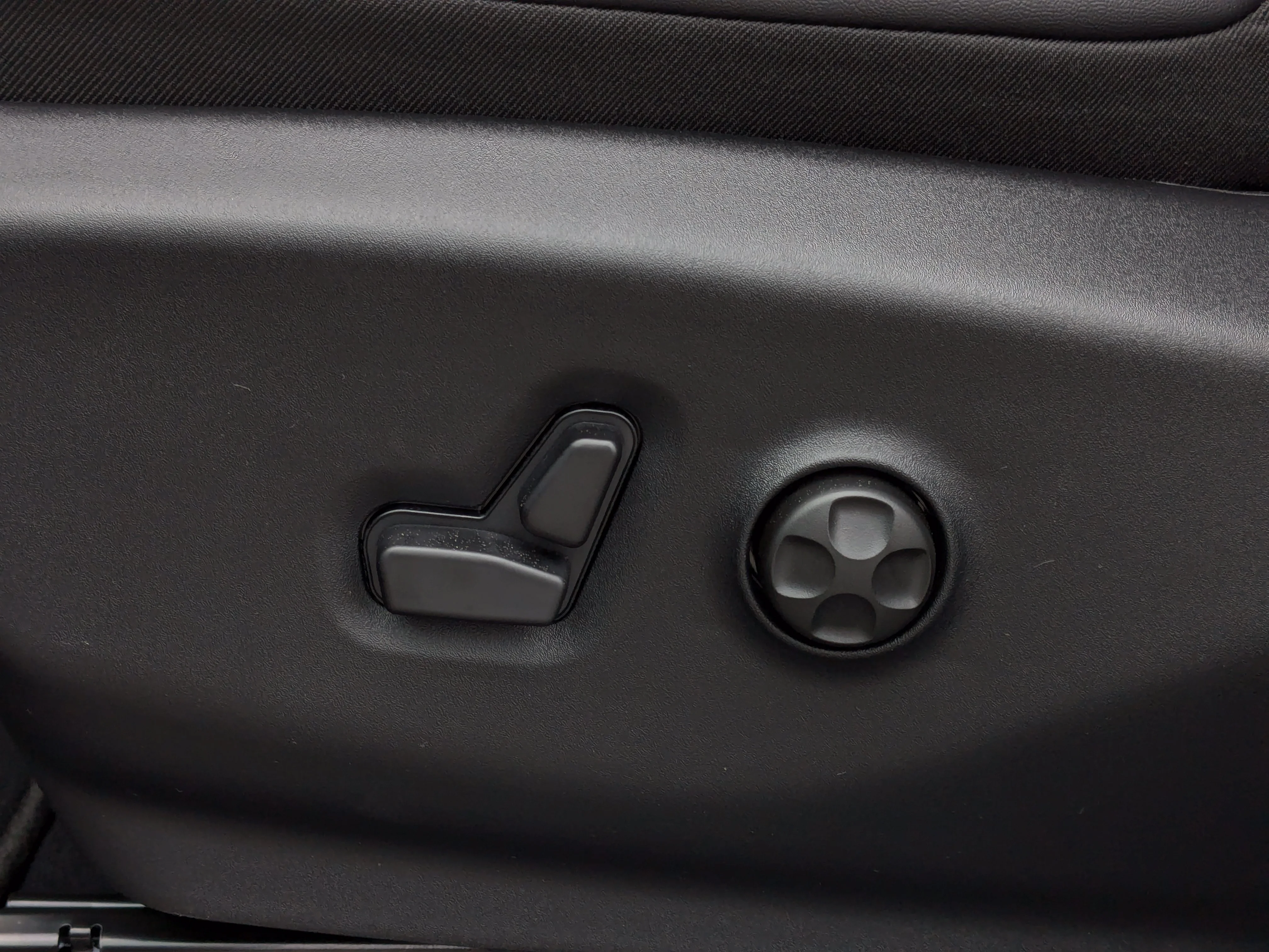 New 2026 Black Chrysler SXT - Power Liftgate - Power Sliding Doors - Leather - Remote Start image 15