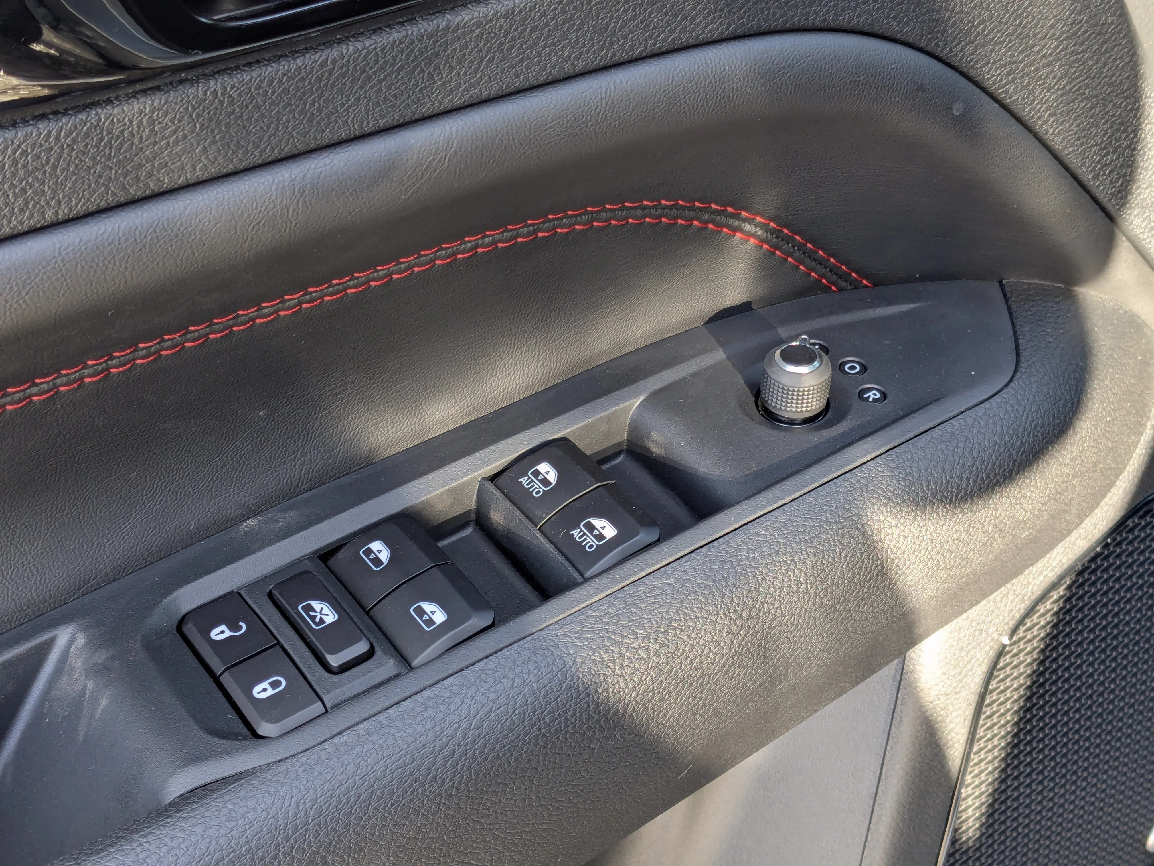 New 2026 Silver Jeep Trailhawk - Sun,Sound&Nav Group/Pano Roof image 13