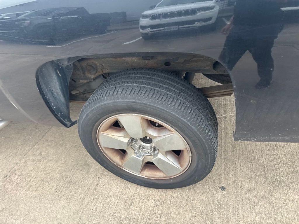 Used 2009  Chevrolet Work Truck image 5