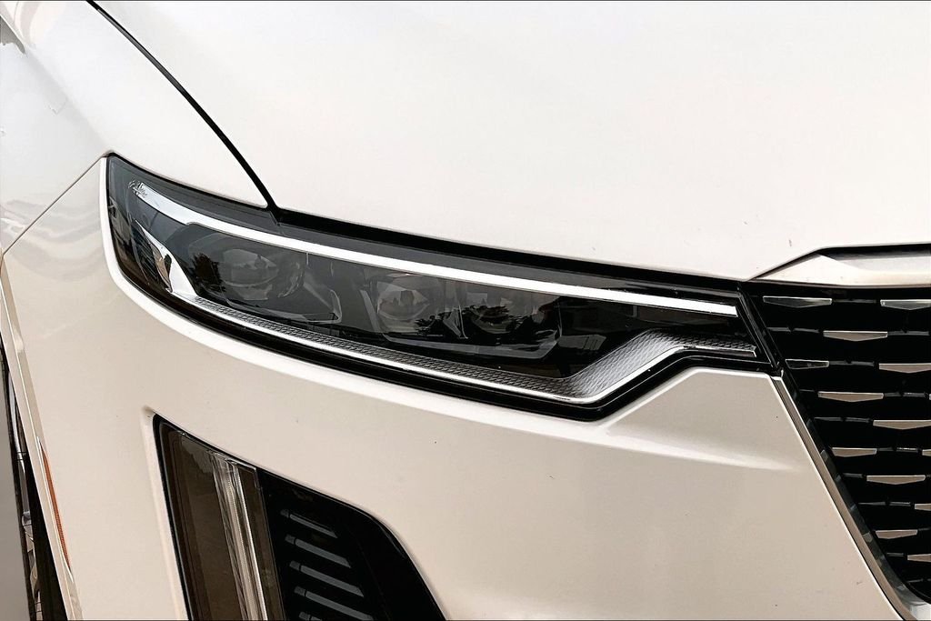 Used 2025 White Cadillac Premium Luxury image 30