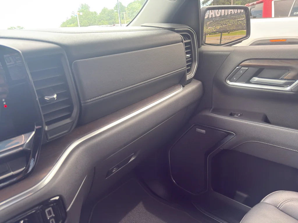 Used 2025 Onyx Black GMC SLT image 19