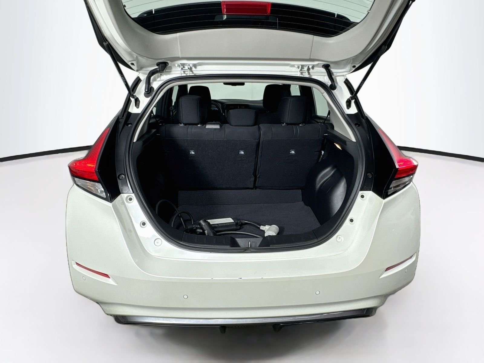 Used 2023 White Nissan SV Plus image 24
