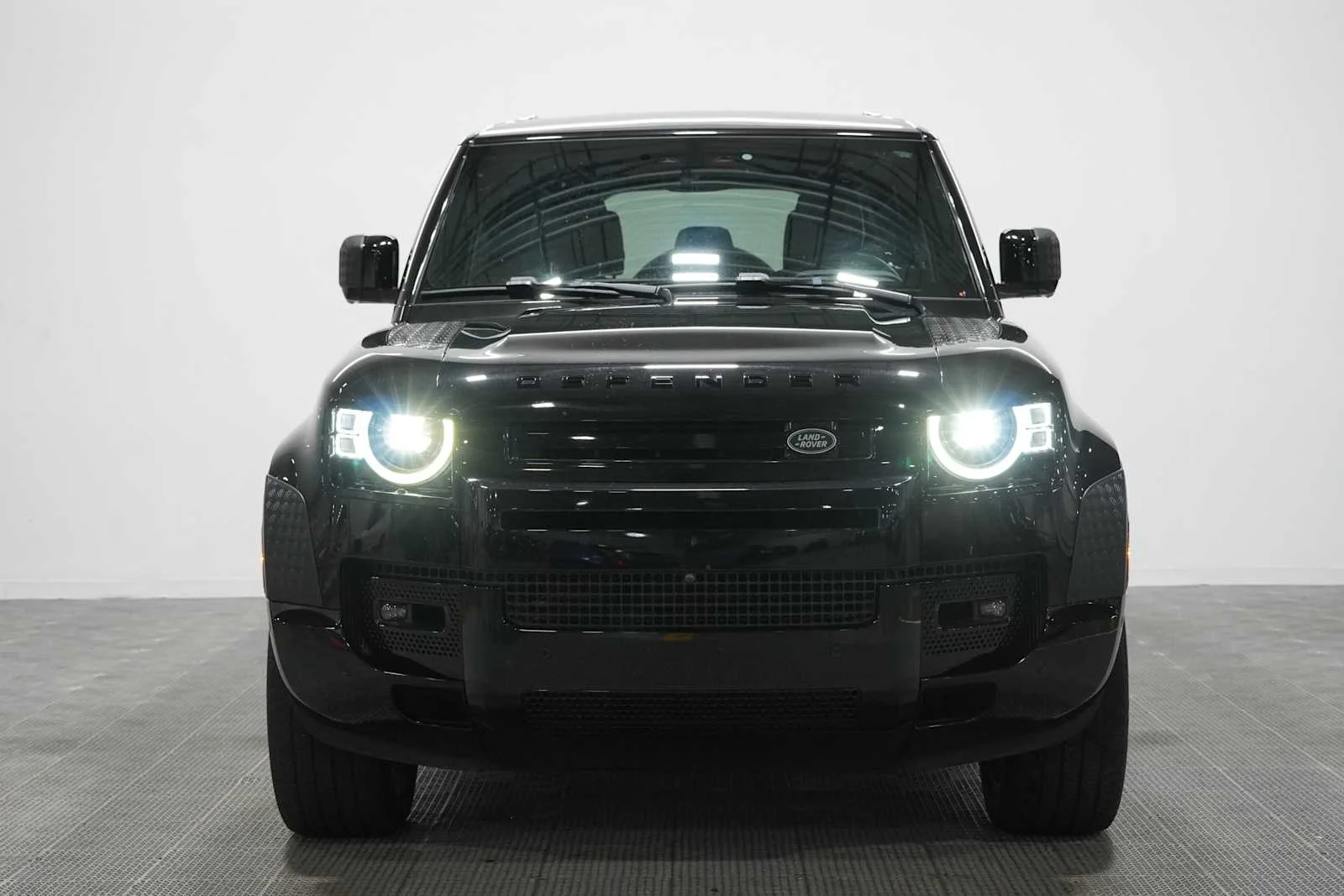 Used 2024 Santorini Black Metallic Land Rover X-Dynamic SE image 2