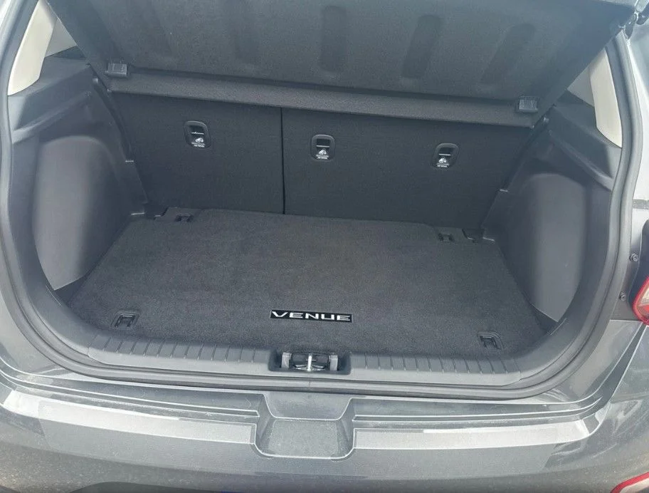 Used 2025 Gray Hyundai SEL image 10
