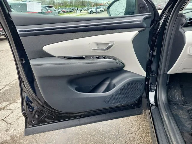 Used 2024 Black Hyundai SEL Convenience image 13