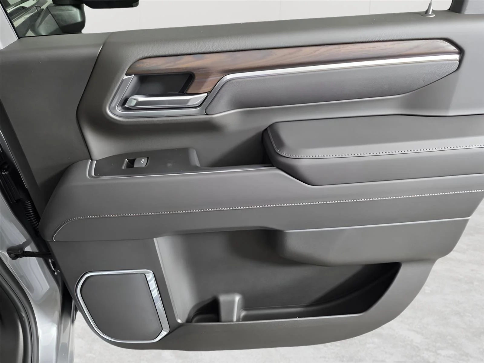 New 2026 Sterling Metallic GMC SLT image 21