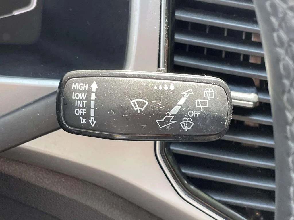 Used 2019 Black Volkswagen SEL image 26